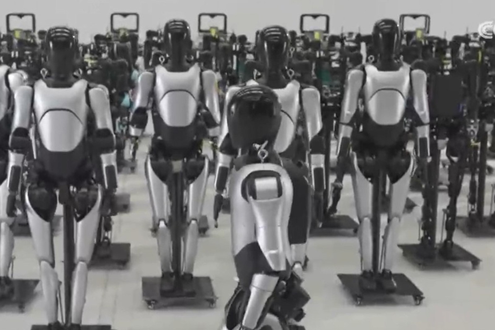 央视报道！揭秘雷火竞技机器人量产超级工厂